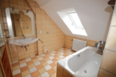 Badezimmer - Helle Dachgeschosswohnung in zentraler Lage!