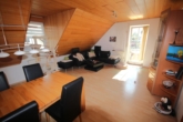 Wohnzimmer - Helle Dachgeschosswohnung in guter Lage!