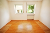 Schlafzimmer - Helle Erdgeschosswohnung in zentraler Lage – ideal für Investoren!