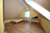 Schlafzimmer - Charmante leicht renovierungsbedürftigte Doppelhaushälfte in guter Lage
