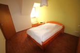 Schlafzimmer - Attraktive Etagenwohnung in Meitingen – ideal zur Kapitalanlage oder zum Eigenbezug