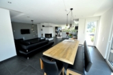 Wohnzimmer - Ihr neues Zuhause: Modern, hell und ideal für die Familie