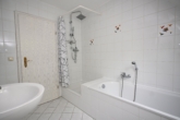 Badezimmer.2 - Charmante 2-ZKB mit Balkon in ruhiger Lage in Welden!