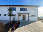 Eingangsansicht - Charmantes Neubau-Haus in ruhiger Lage mit Traumaussicht!
