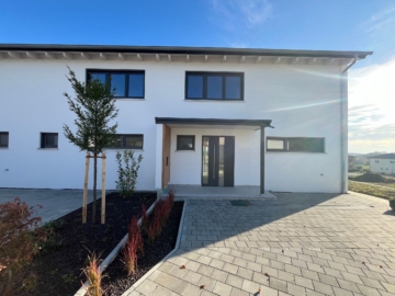Charmantes Neubau-Haus in ruhiger Lage mit Traumaussicht!, 89426 Mödingen, Doppelhaushälfte