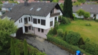 Einfahrt - Großzügiges Zweifamilienhaus mit vielfältigen Möglichkeiten!