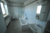 Badezimmer - Stilvolle 5-Zimmer-Maisonette im Charakter einer Doppelhaushälfte