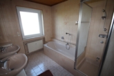 Badezimmer Erdgeschoss - Ein Haus zum Wohlfühlen: Großzügig geschnitten, ruhig gelegen und doch ganz nah am Stadgeschehen.