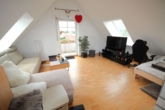 Wohnbereich - Helle 1-ZKB-Wohnung in ruhiger Lage mit Balkon und schönem Ausblick – ideal für Singles!