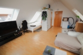 Wohn- und Schlafbereich - Helle 1-ZKB-Wohnung in ruhiger Lage mit Balkon und schönem Ausblick – ideal für Singles!